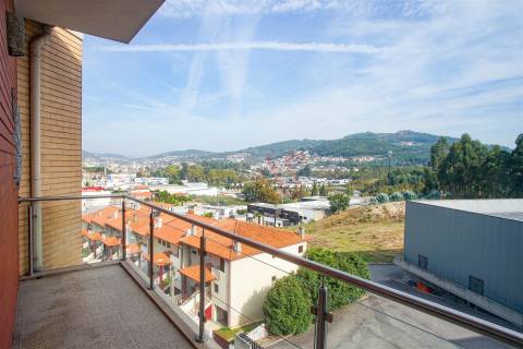 Apartamento T3 com vista panorâmica em São João das Caldas de Vizela