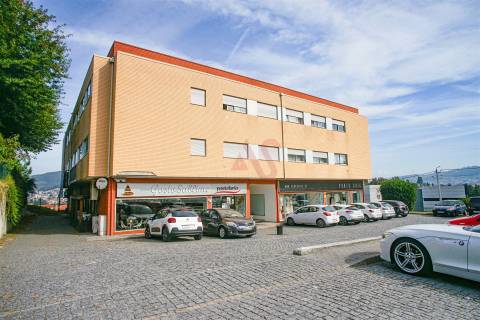 Apartamento T3 com vista panorâmica em São João das Caldas de Vizela