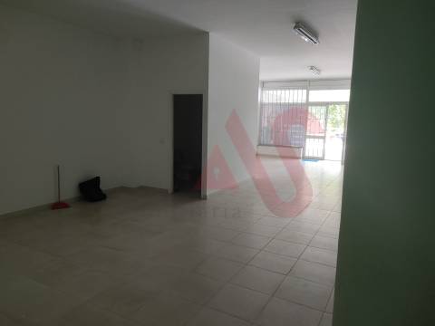 Loja com 98 m² em Fermentões, Guimarães