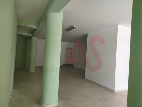 Loja com 98 m² em Fermentões, Guimarães