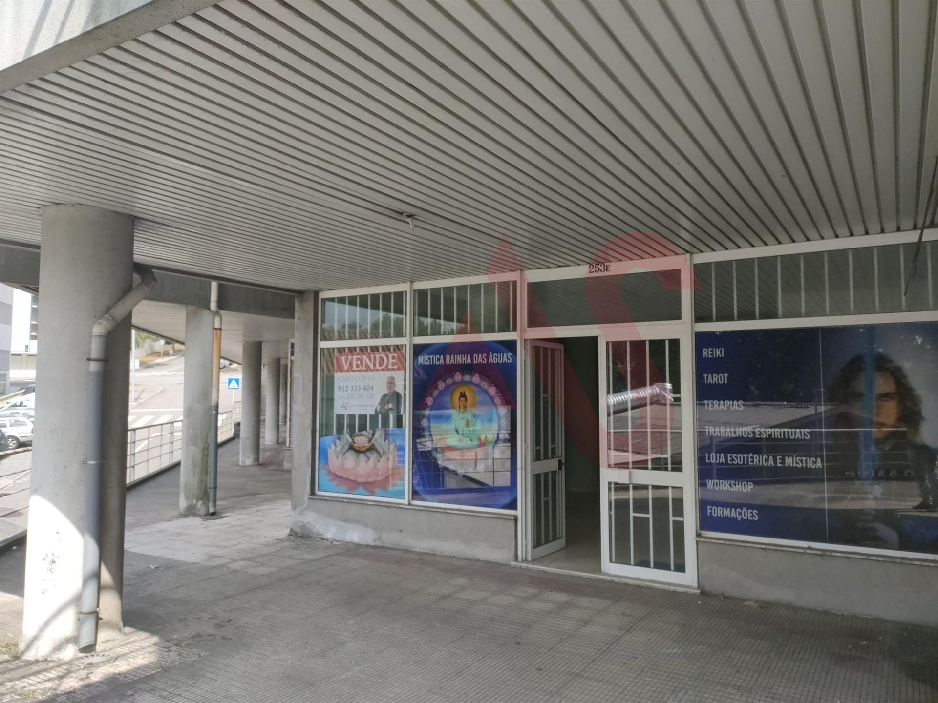 Loja com 98 m² em Fermentões, Guimarães