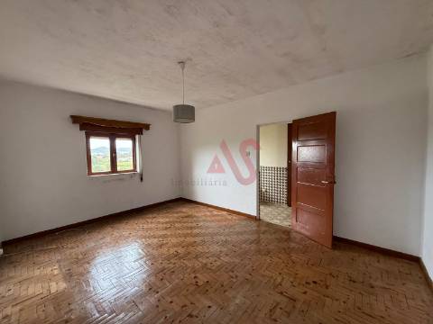 Moradia T2 em Agrela, Santo Tirso – Para Remodelação.