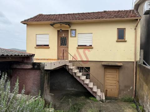 Moradia T2 em Agrela, Santo Tirso – Para Remodelação.