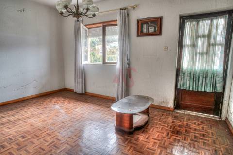 Moradia T3 para Restauro em Conde, Guimarães