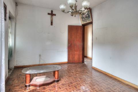 Moradia T3 para Restauro em Conde, Guimarães