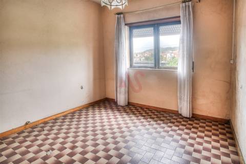 Moradia T3 para Restauro em Conde, Guimarães