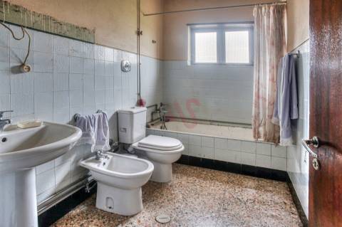 Moradia T3 para Restauro em Conde, Guimarães