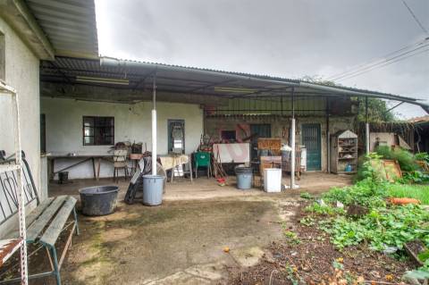 Moradia T3 para Restauro em Conde, Guimarães