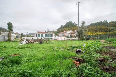 Moradia T3 para Restauro em Conde, Guimarães