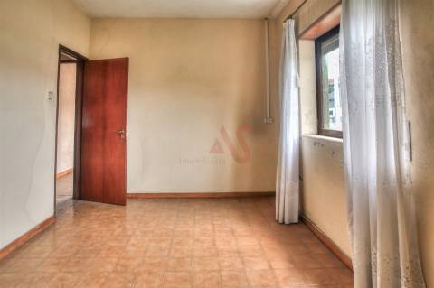 Moradia T3 para Restauro em Conde, Guimarães