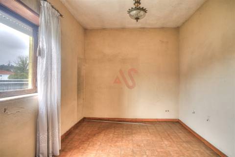 Moradia T3 para Restauro em Conde, Guimarães