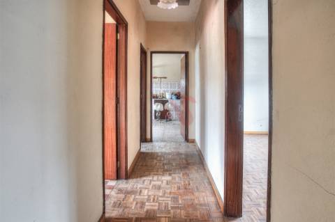 Moradia T3 para Restauro em Conde, Guimarães