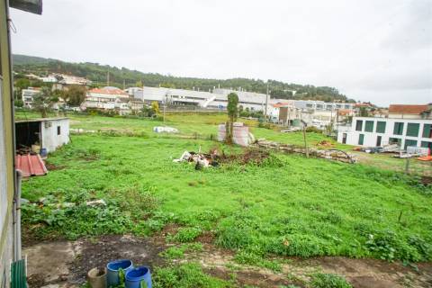 Moradia T3 para Restauro em Conde, Guimarães