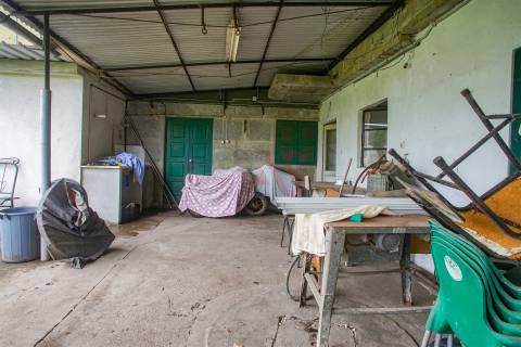 Moradia T3 para Restauro em Conde, Guimarães