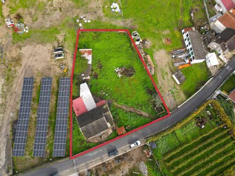 Moradia T3 para Restauro em Conde, Guimarães