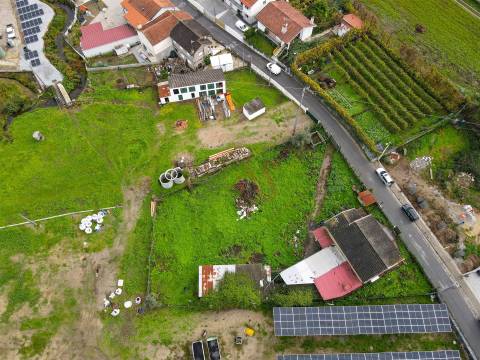 Moradia T3 para Restauro em Conde, Guimarães