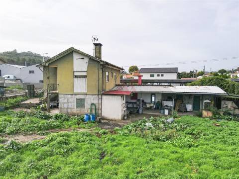 Moradia T3 para Restauro em Conde, Guimarães