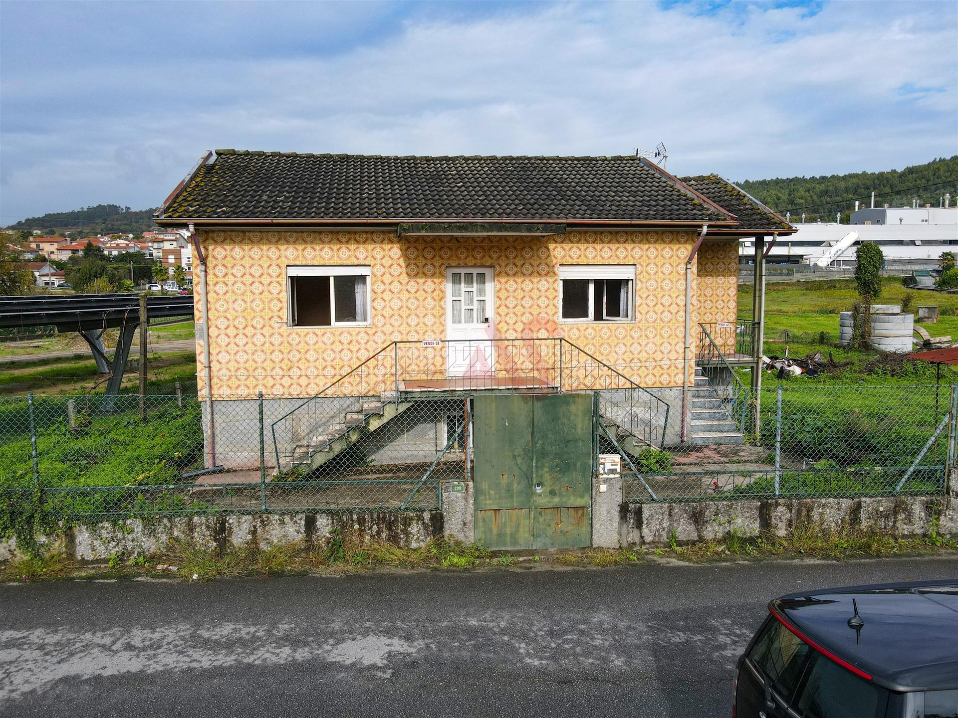 Moradia T3 para Restauro em Conde, Guimarães