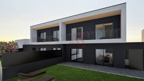 Moradia Geminada T3 de Luxo, com 1 Suite, Garagem fechada, cozinha mobilada Open Space em Felgueiras