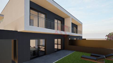 Moradia Geminada T3 de Luxo, com 1 Suite, Garagem fechada, cozinha mobilada Open Space em Felgueiras