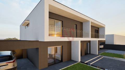 Moradia Geminada T3 de Luxo, com 1 Suite, Garagem fechada, cozinha mobilada Open Space em Felgueiras
