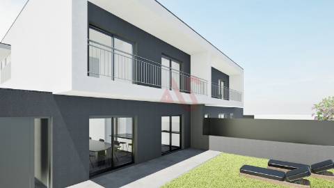 Moradia Geminada T3 de Luxo, com 1 Suite, Garagem fechada, cozinha mobilada Open Space em Felgueiras