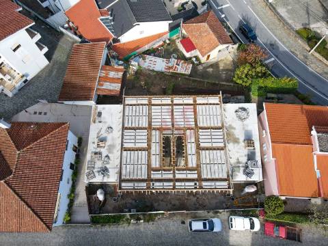 Moradia Geminada T3 de Luxo, com 1 Suite, Garagem fechada, cozinha mobilada Open Space em Felgueiras