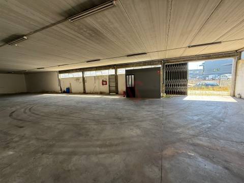 4 Armazéns Industriais em Manhente, Barcelos