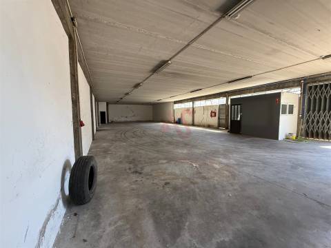 4 Armazéns Industriais em Manhente, Barcelos