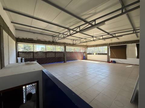 4 Armazéns Industriais em Manhente, Barcelos