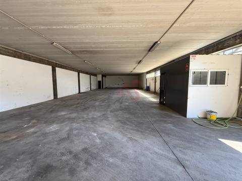 4 Armazéns Industriais em Manhente, Barcelos