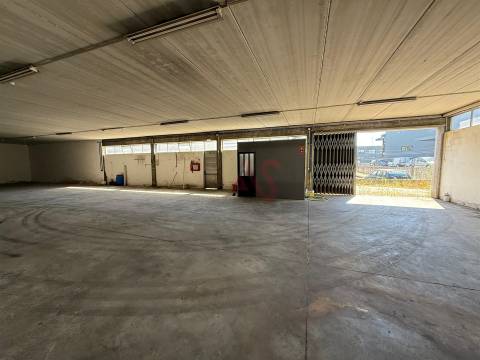 4 Armazéns Industriais em Manhente, Barcelos