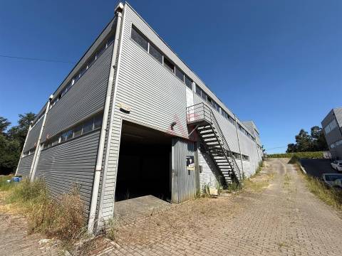 4 Armazéns Industriais em Manhente, Barcelos