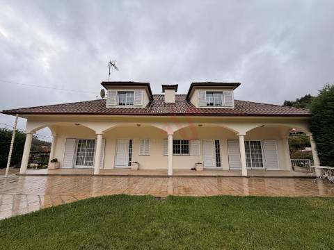 Moradia T3 com 1.600 m² de terreno em Vilarinho, Santo Tirso