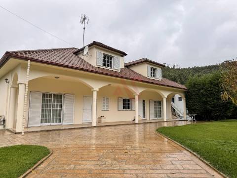 Moradia T3 com 1.600 m² de terreno em Vilarinho, Santo Tirso