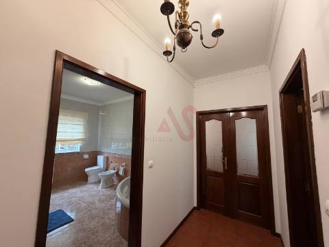 Moradia T3 com 1.600 m² de terreno em Vilarinho, Santo Tirso