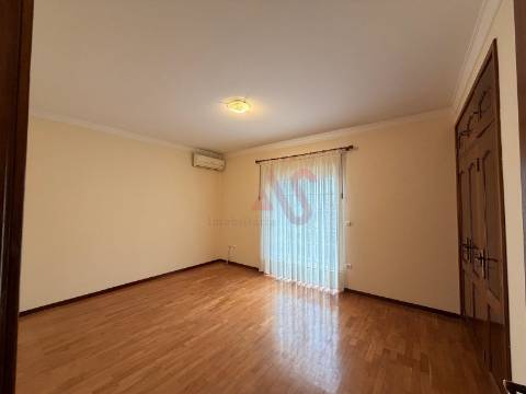 Moradia T3 com 1.600 m² de terreno em Vilarinho, Santo Tirso