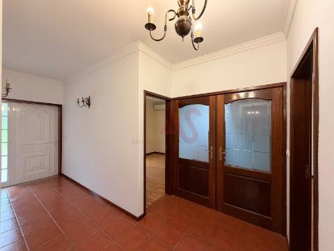 Moradia T3 com 1.600 m² de terreno em Vilarinho, Santo Tirso