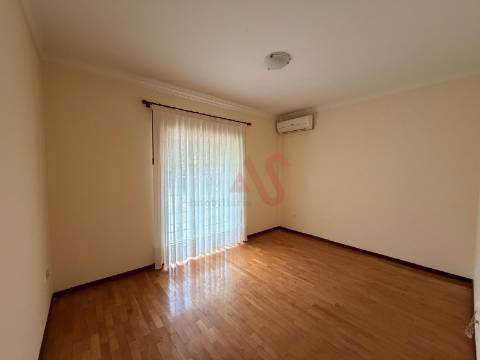 Moradia T3 com 1.600 m² de terreno em Vilarinho, Santo Tirso