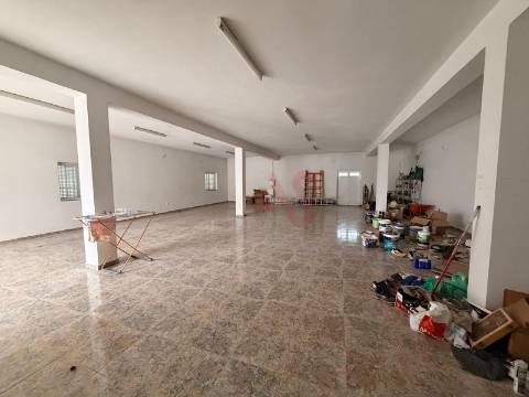 Moradia T3 com 1.600 m² de terreno em Vilarinho, Santo Tirso