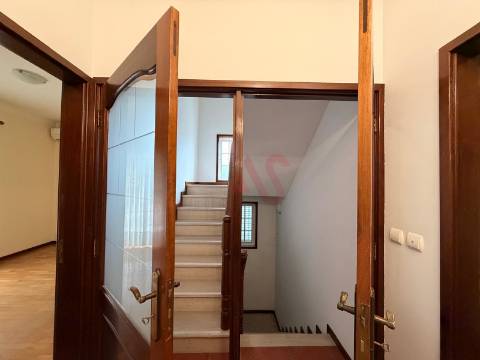 Moradia T3 com 1.600 m² de terreno em Vilarinho, Santo Tirso