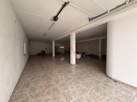 Moradia T3 com 1.600 m² de terreno em Vilarinho, Santo Tirso