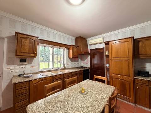 Moradia T3 com 1.600 m² de terreno em Vilarinho, Santo Tirso