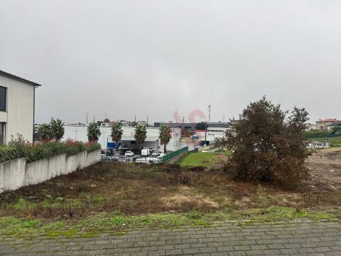 Terreno para Construção com 627 m² em Barrosas Idães, Felgueiras