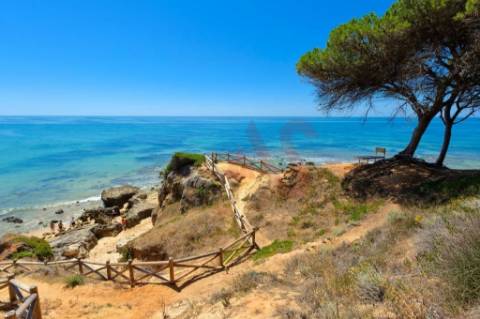 Apartamento T1 de Luxo Totalmente Mobilado inserido no Luna Miramar Club em Albufeira