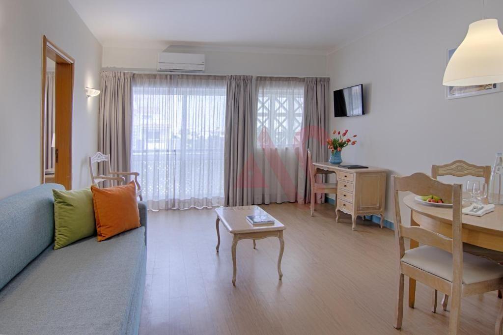 Apartamento T1 de Luxo Totalmente Mobilado inserido no Luna Miramar Club em Albufeira