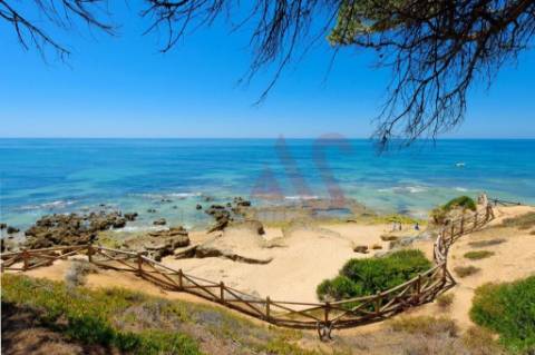 Apartamento T1 de Luxo Totalmente Mobilado inserido no Luna Miramar Club em Albufeira