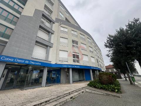 Escritório com Potencial de Conversão em T1+1 - Lixa (Felgueiras)