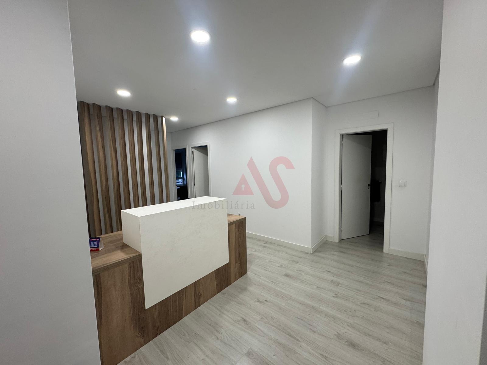 Escritório com Potencial de Conversão em T1+1 - Lixa (Felgueiras)