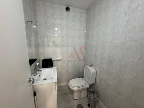 Escritório com Potencial de Conversão em T1+1 - Lixa (Felgueiras)